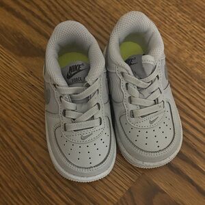 Nike Kids Light Gray Sneakers